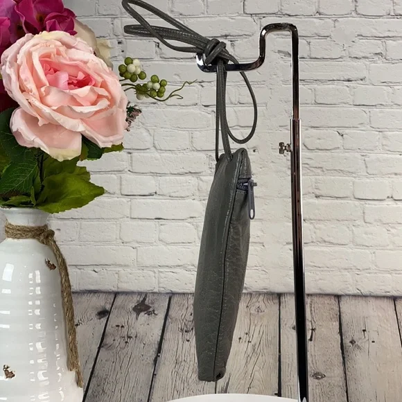 VINTAGE 70’s CARLOS FALCHI Gray Leather Crossbody Bag - Picture 5 of 17